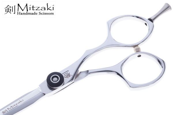 MITZAKI-Timoshi500,Haarschneideschere in 5.0 Zoll für Haarartisten die nur das beste aktzeptieren, 440C Japanstahl, DGT polish veredelt, inclusive Zubehör